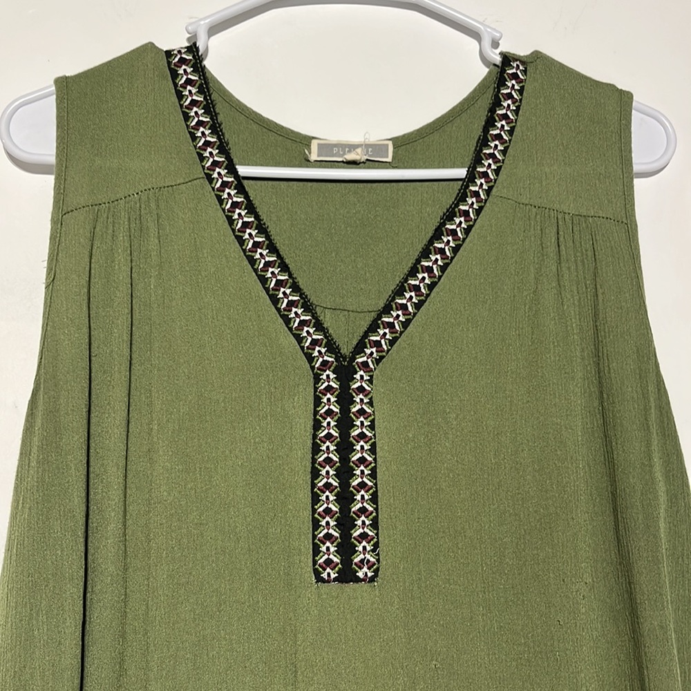 Pleione Green Embroidered V-neck Sleeveless Tank Top Size Large - Picture 2 of 7